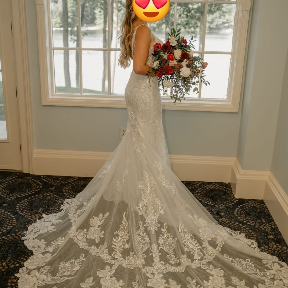 Elegant White Lace Wedding Dress